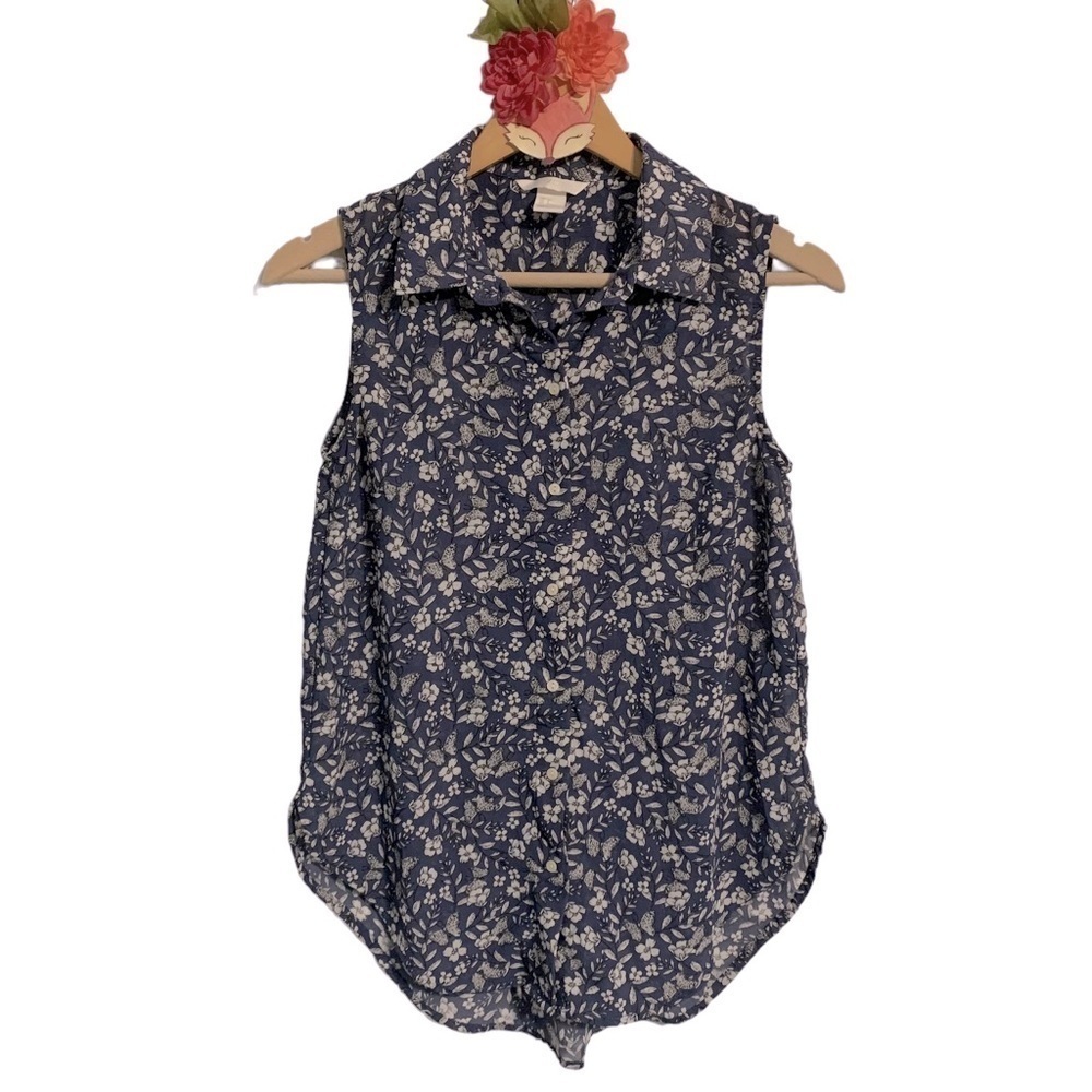 H&M blue and white floral sleeveless button up chiffon shirt size 2